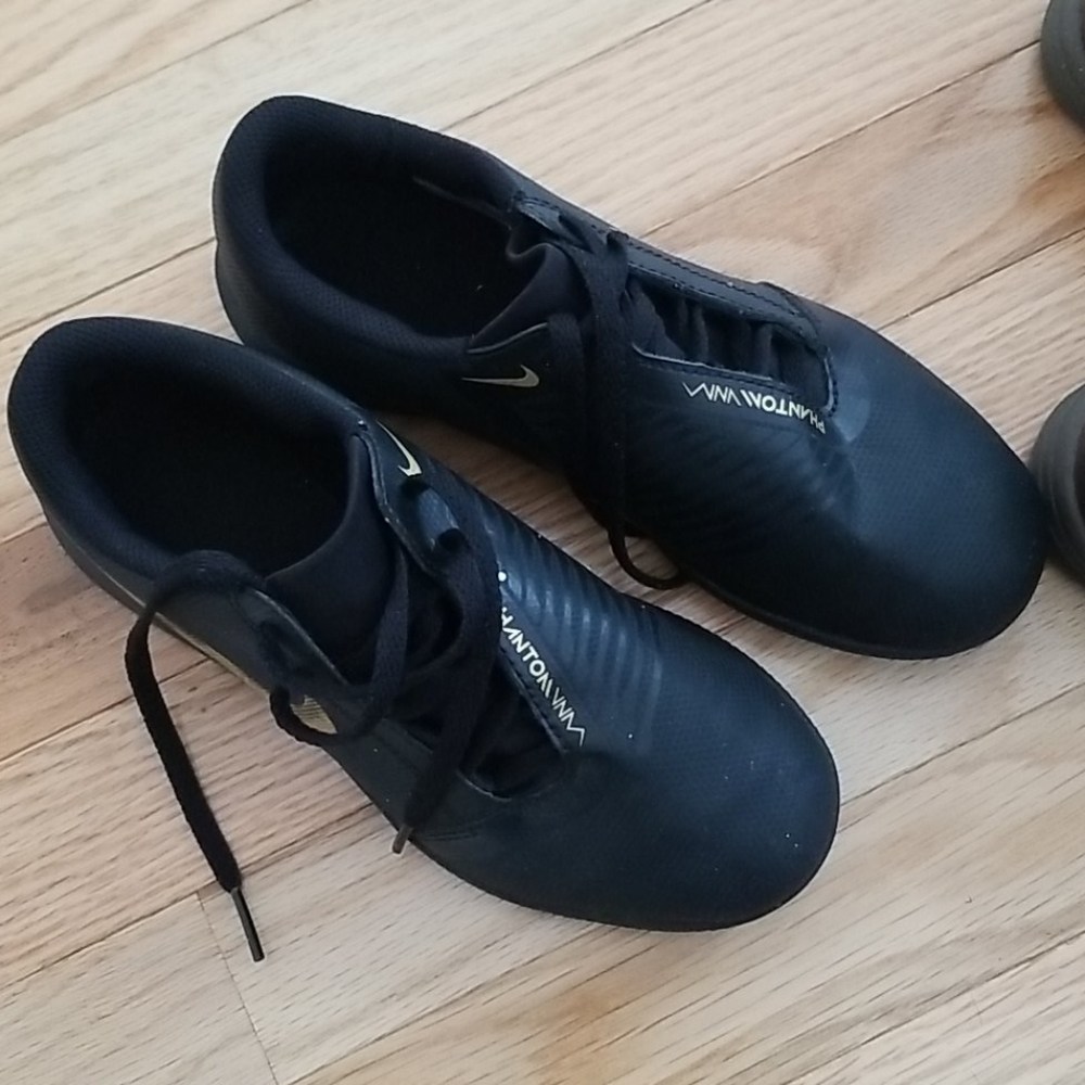 Nike boy's sneakers, sz 4